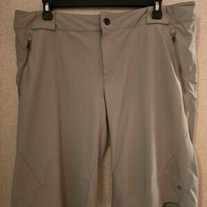 Ladies Columbia Omni Wick Khaki Walking/Hiking Shorts Size 16